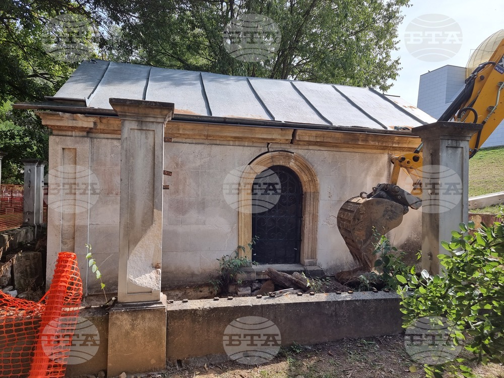Русе - гробница - реставрация