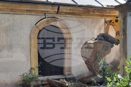 Русе - гробница - реставрация