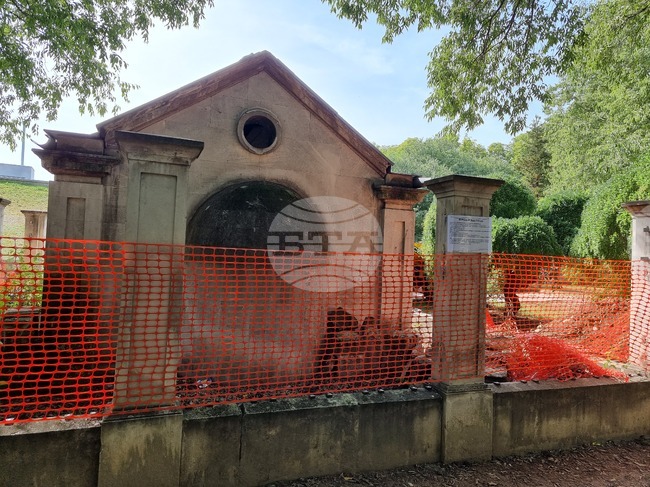 Русе - гробница - реставрация