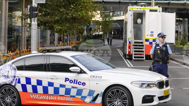 Един мъртъв и двама тежко ранени при нападение с хладно оръжие в Сидни