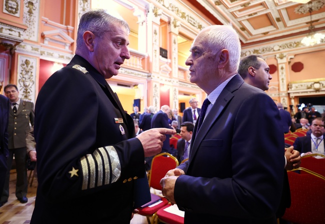 Парламентът да гласува тази седмица увеличението на заплатите на военнослужещите с 30%, очаква служебният министър Атанас Запрянов