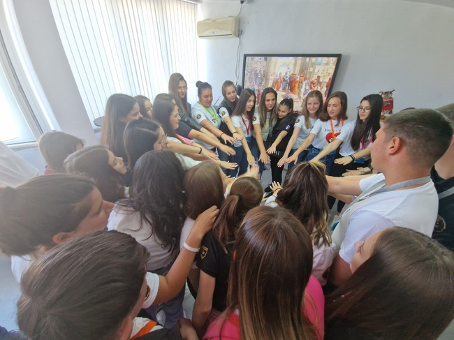 Възпитаниците на Профилираната гимназия „Пейо Яворов“ в Петрич имат благотворителни инициативи по повод Седмицата на доброто