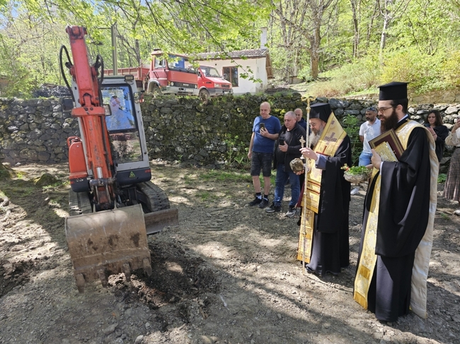 Направена бе първа копка за храм-параклис, посветен на Пресвета Богородица, в двора на Драгалевския манастир