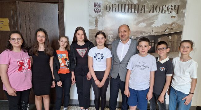 Община Ловеч: Петокласници от ОУ „Хр. Никифоров“ представиха пред кмета проекта си „Преоткриваме родния си град“