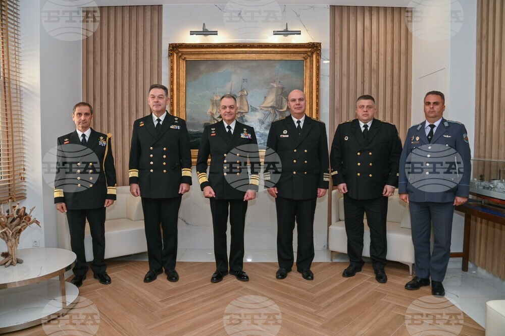 Navy Commander Pays Official Visit to Greece