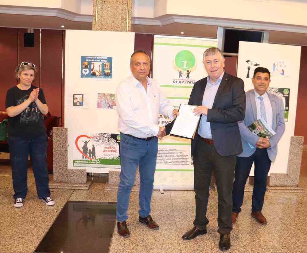 ОА Русе: Изложба с ученически плакати и рисунки, посветени на превенцията на дрогата, бе открита днес в Русе