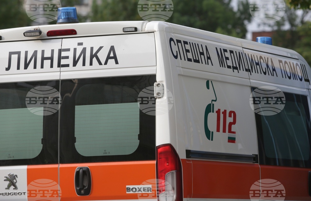 Момиче на 11 години е в тежко състояние, след като е било блъснато от лек автомобил в Бургас 