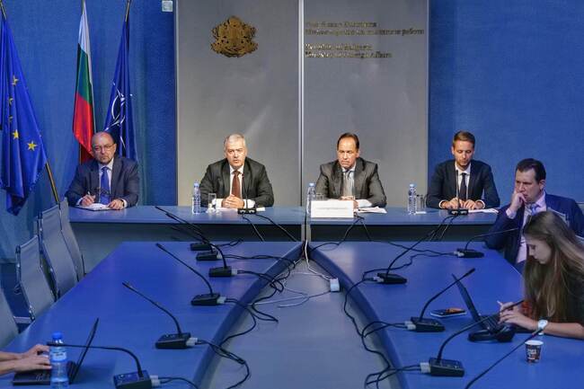 Заместник-министър Коджабашев направи преглед на актуални теми, свързани с работата на МВнР, по време на редовен брифинг