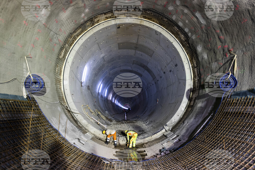 Подразделение на "Либхер" за машини за бетон прехвърля част от производството си от Германия в България, пише германско издание