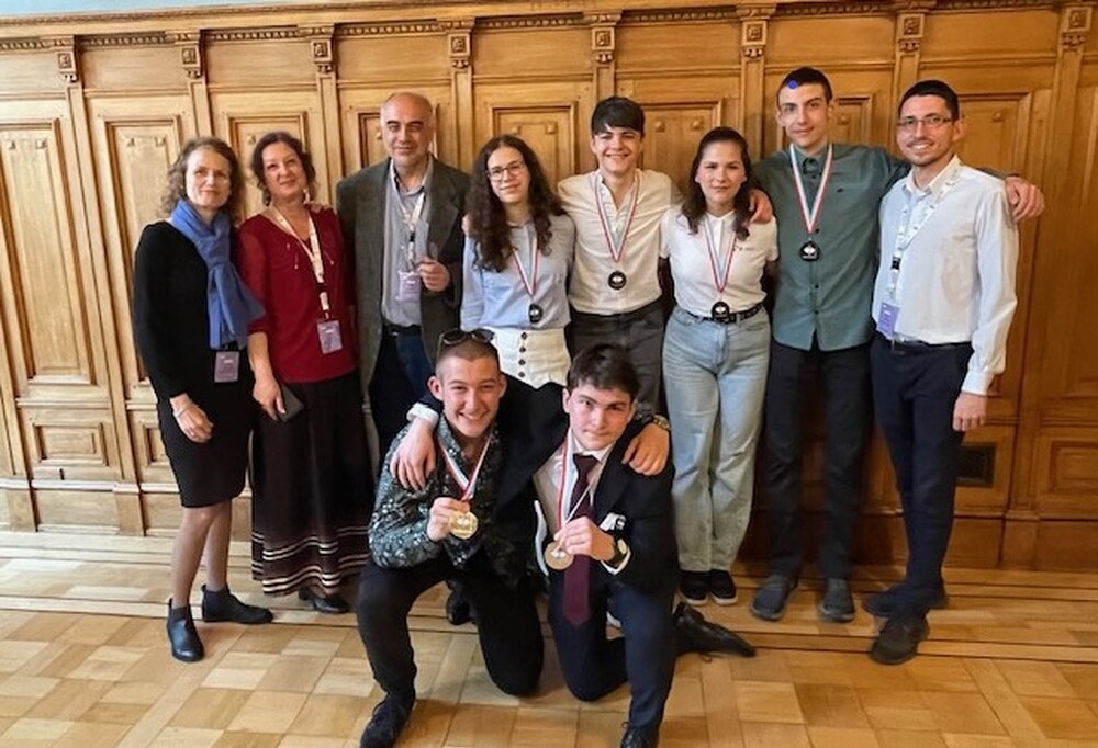 МОН: Два сребърни медала за България на Европейската олимпиада по експериментални науки 