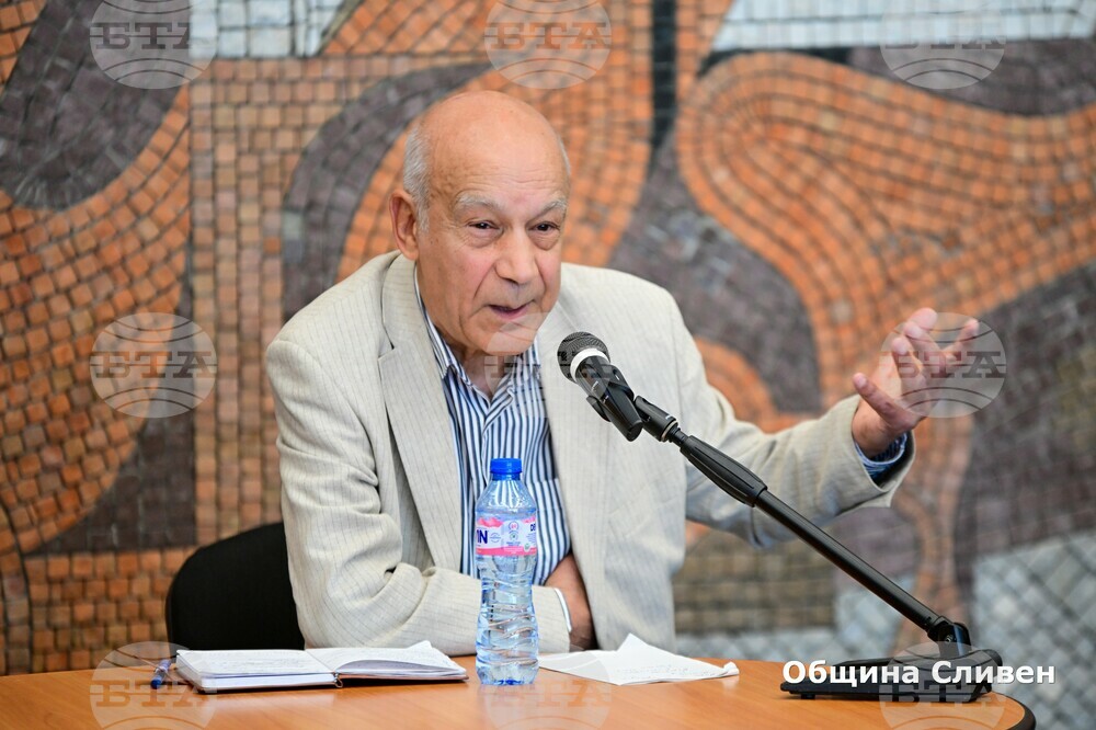 Община Сливен: Маестро Георги Калайджиев се срещна с ученици от ОУ „Христо Ботев“