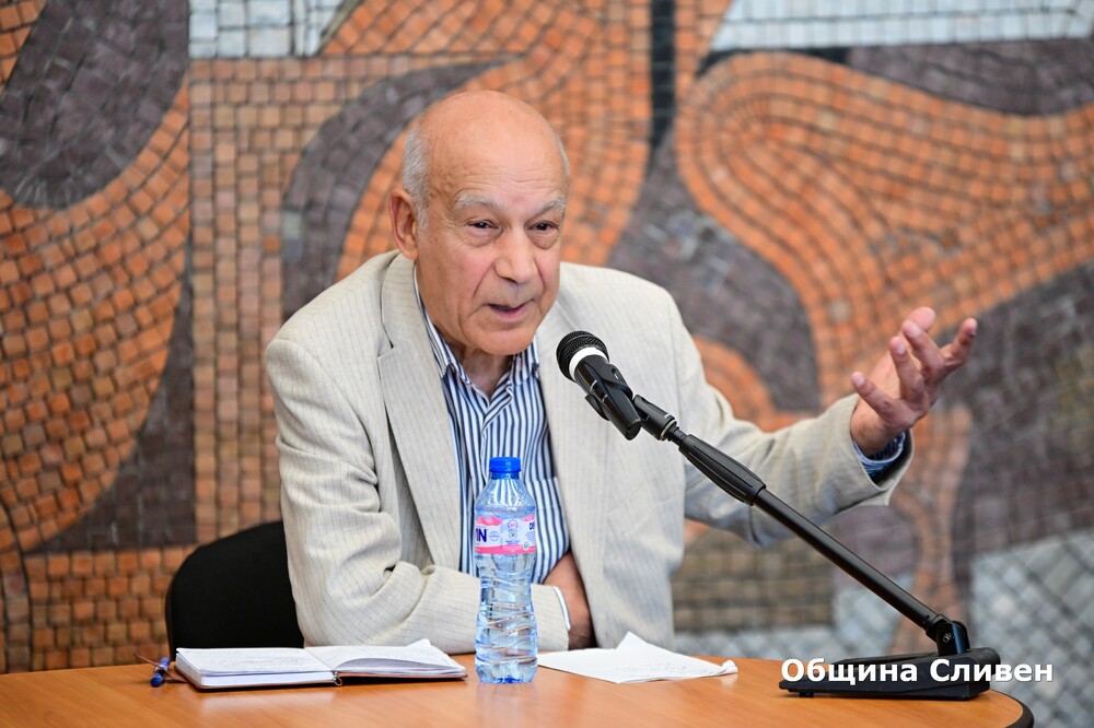 Община Сливен: Маестро Георги Калайджиев се срещна с ученици от ОУ „Христо Ботев“