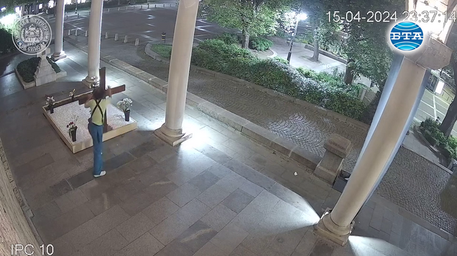 Видеоклип от поругаването на гроба на патриарх Неофит разпространиха от Българската православна църква 