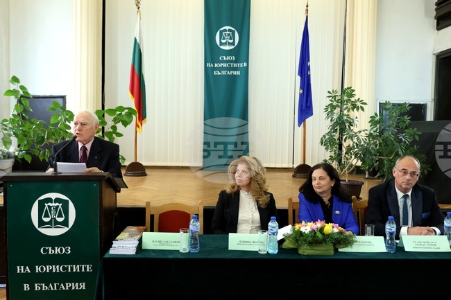 Ден на българската Конституция и професионален празник на юриста