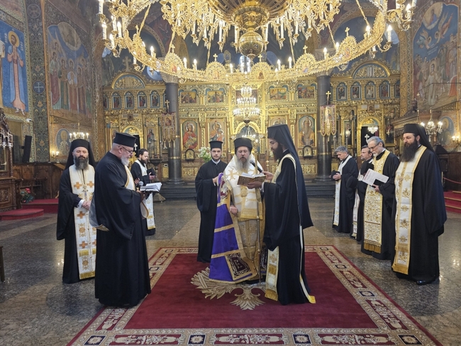 С панихида беше почетена паметта на жертвите от атентата в столичния катедрален храм "Св. Неделя", станал преди 99 години