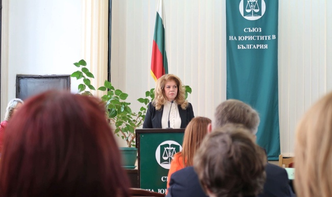 Вицепрезидентът: Конституцията не е набор от думи, а философия на държавността и обществените отношения