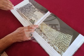 Казанлък - фотоалбум „Строи се монумент“