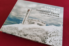 Казанлък - фотоалбум „Строи се монумент“