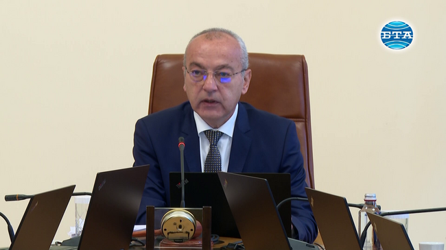 Засиленият мигрантски натиск ще срещне категоричния отговор на държавата, заяви служебният премиер Гълъб Донев