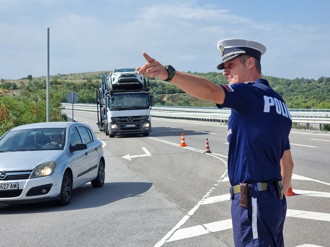 Специализирана операция за контрол на движението се състоя на автомагистрала "Струма" край село Блатино, община Дупница