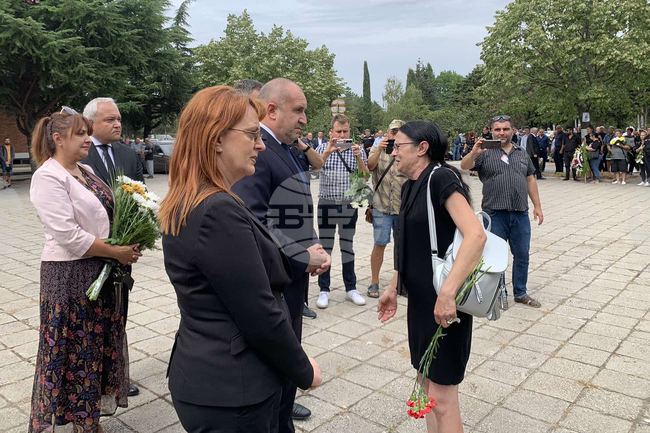 Бургас - поклонение - загинали полицаи