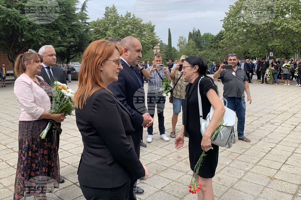 Бургас - поклонение - загинали полицаи