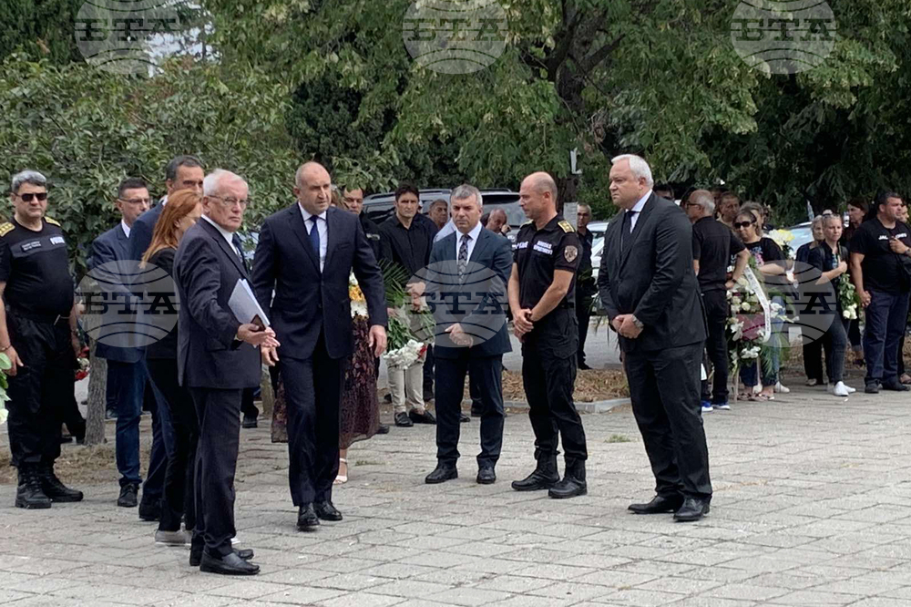 Бургас - поклонение - загинали полицаи