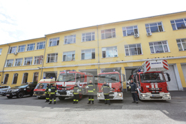 Служители на МВР - пожарникари - едноминутно мълчание