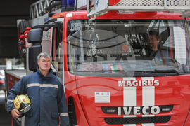 Служители на МВР - пожарникари - едноминутно мълчание