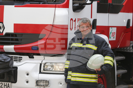 Служители на МВР - пожарникари - едноминутно мълчание