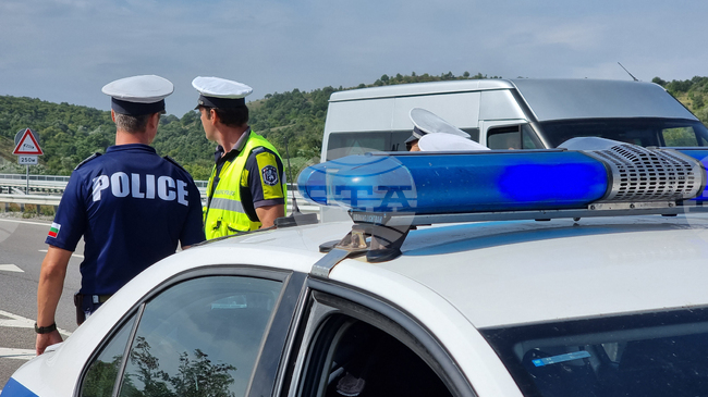 Пътни полицаи спряха шофьор по време на специализирана операция, поръчал си книжка по интернет, съобщиха от полицията в Кюстендил