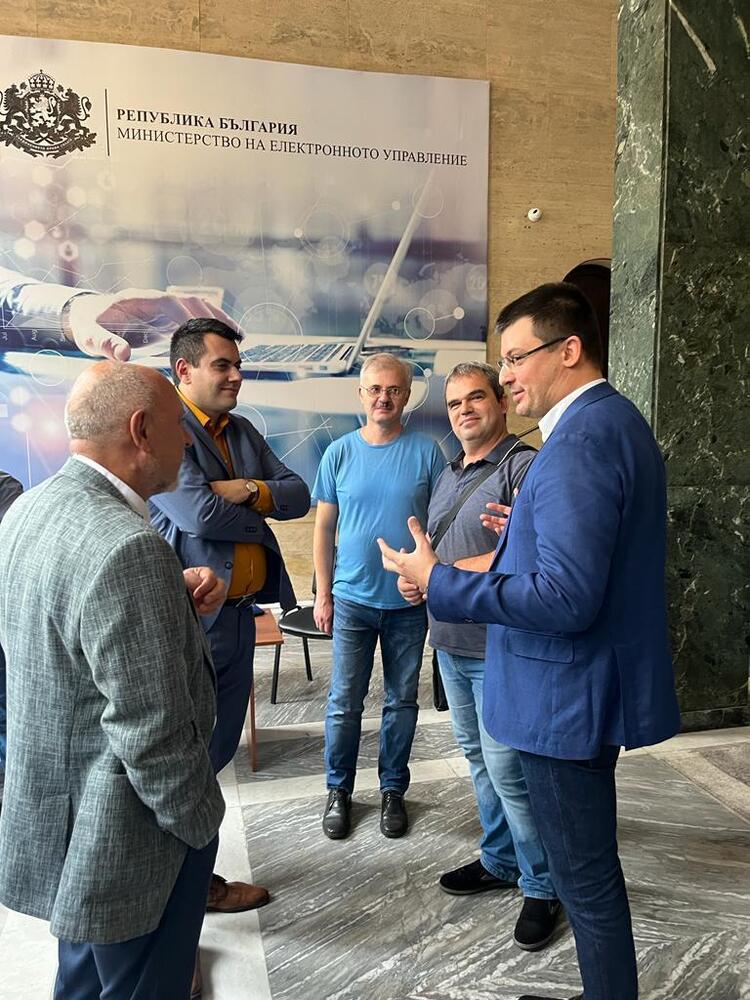 Представители на граждански и политически организации взеха участие в организираното от МЕУ публичното обсъждане на Методиката по удостоверяване на машините за гласуване