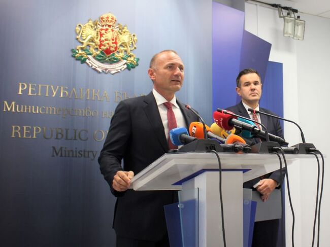 Държавата подготвя мерки за намаляване на цените на горивата 