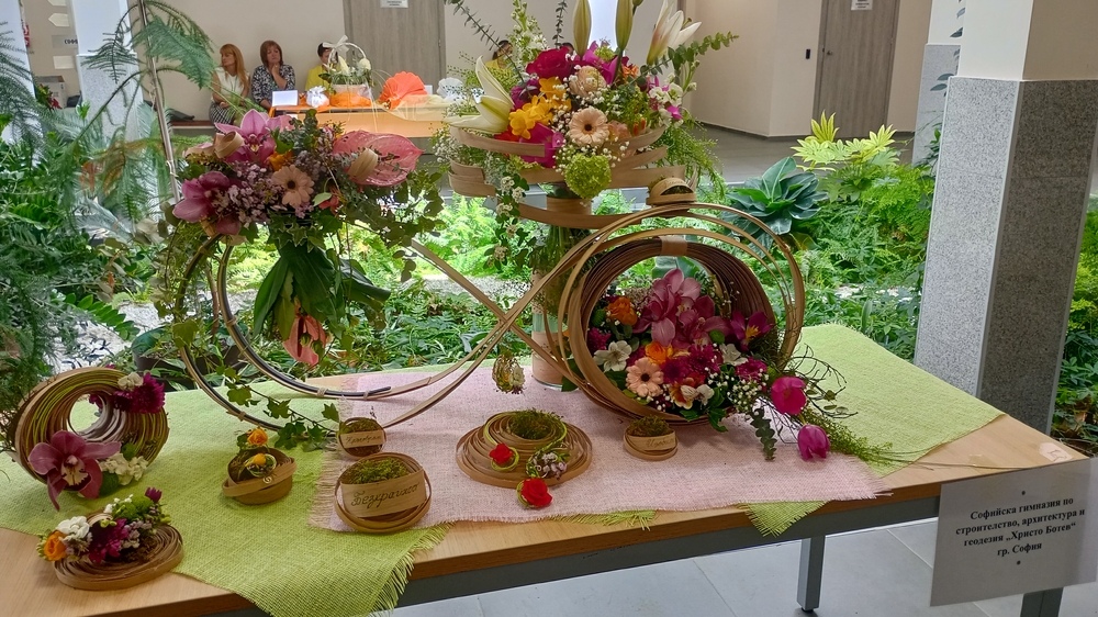 МОН: Ученици от Строителната гимназия в София първенци по озеленяване и цветарство 