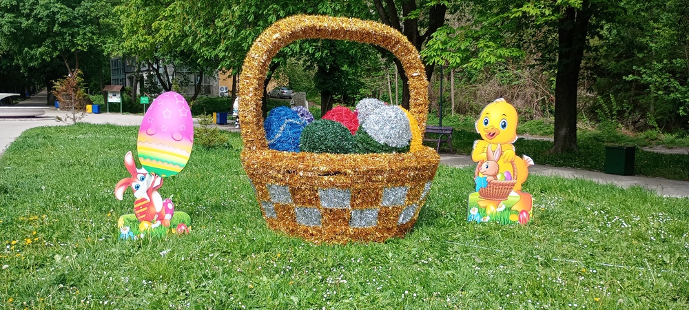 Шумен с празнична украса за Великден