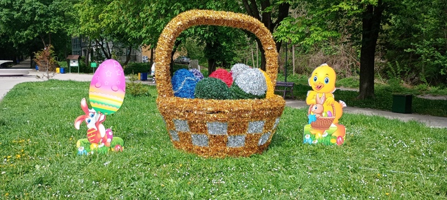 Шумен с празнична украса за Великден