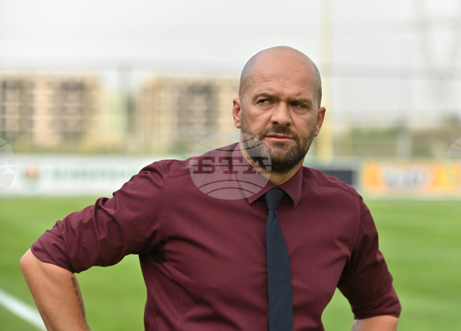 Не съм свикнал да губя по този начин, заяви наставникът на Септември Славко Матич