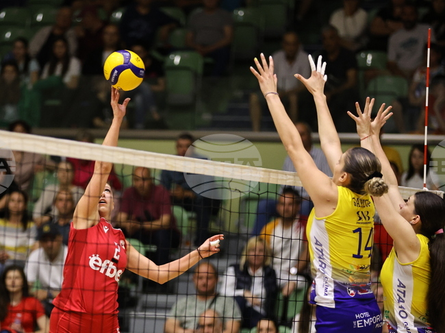 Марица записа 16-а поредна победа във волейболното първенство, пловдивчанки оттеглиха номера на Ани Узунова