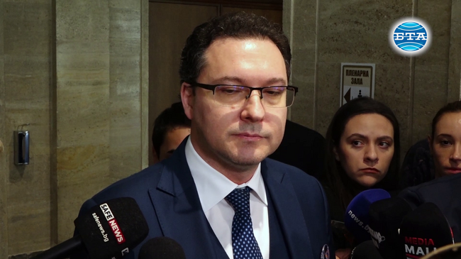 Първият разговор беше между мен и Димитър Главчев, каза Даниел Митов