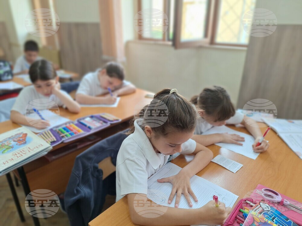 Община Русе: Състезание за най-красиво изписан текст на „Върви, народе възродени“ се проведе в СУ „Христо Ботев“