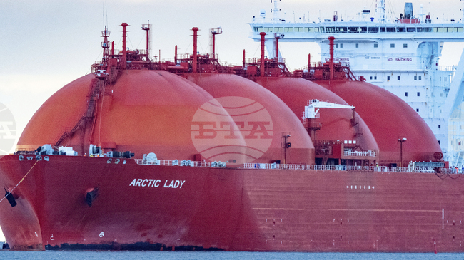 Танкер с втечнен газ от Русия променя маршрута си към нос Добра надежда след атака срещу друг руски кораб край бреговете на Либия