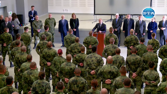 Ресурсната неосигуреност на армията и ниският социален статус постепенно ще останат в историята, заяви Румен Радев