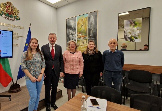 Представители на екскурзоводите в България запознаха ресорния министър с актуалните проблеми