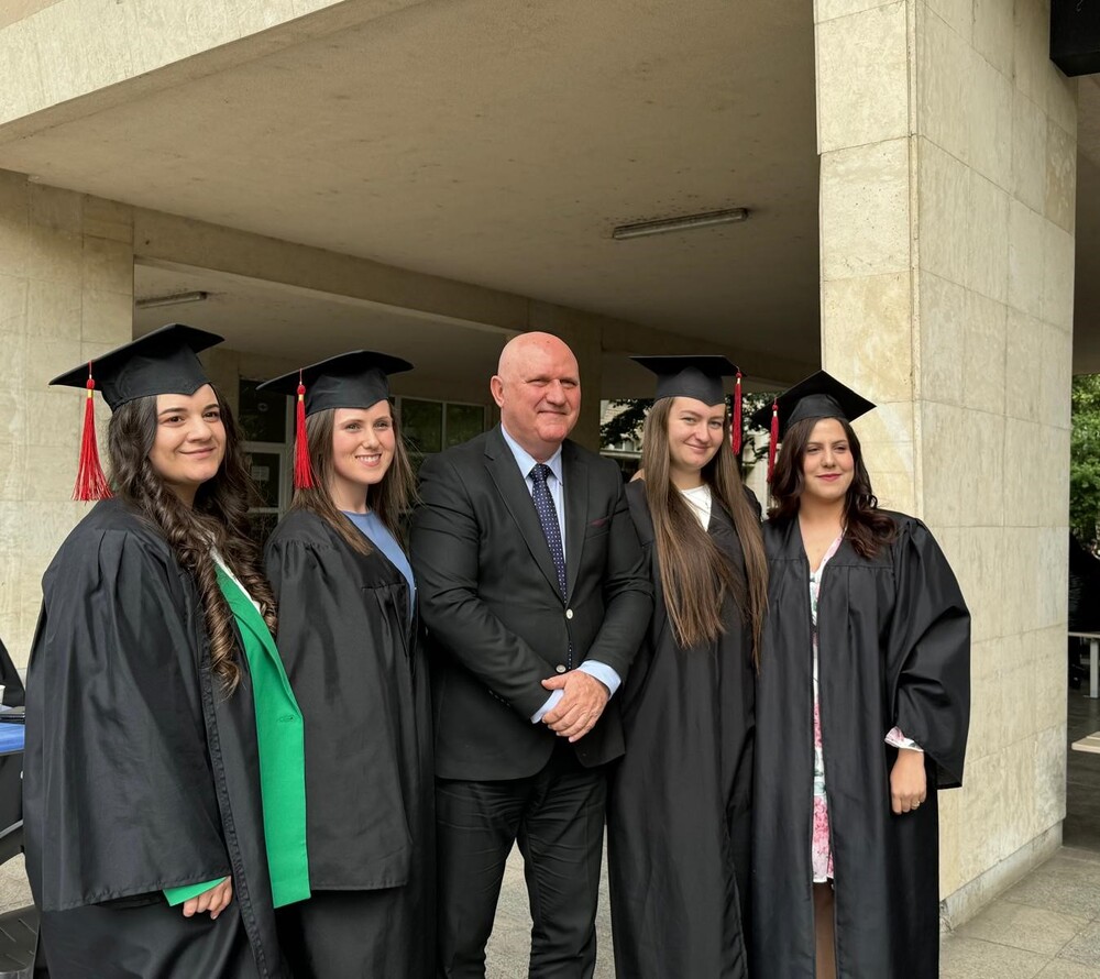 МОН: Министър Цоков участва във връчването на дипломите на 1435 студенти педагози