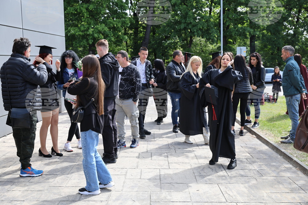 Пловдив - ПУ "Паисий Хилендарски" - абсолвенти