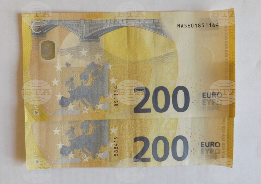 Еврото остава под 1,03 долара в междубанковата търговия