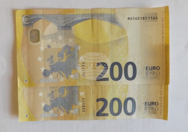 Еврото остава под 1,03 долара в междубанковата търговия