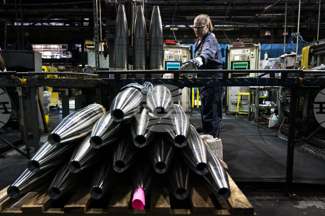 Няма спад в доставките за Киев след идването на власт на Тръмп, заяви представител на НАТО