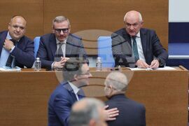 Парламент - парламентарен контрол