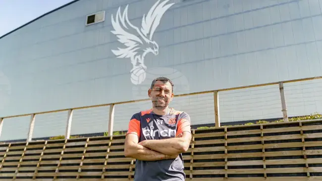 Бившият национал Светослав Тодоров беше уважен от ръководството на Портсмут в Деня на бившите играчи и поздравен по време на срещата с Оксфорд